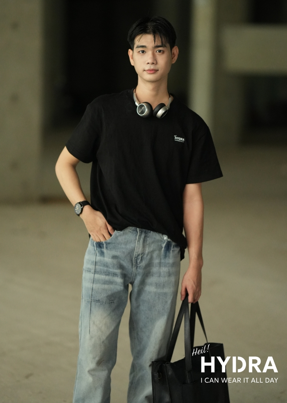 Gợi ý phối đồ với áo thun Hydra Basic và quần jean