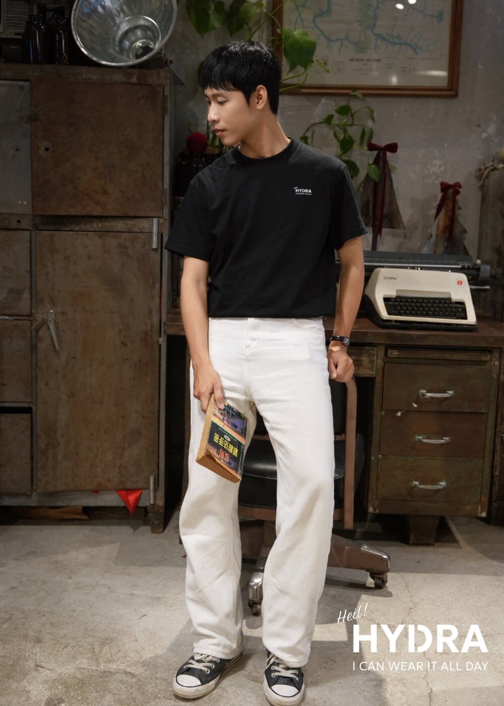 Kết hợp áo thun Hydra Basic và quần kaki