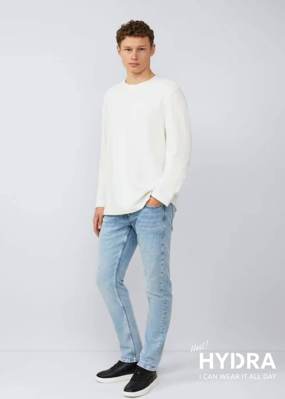 Phối quần jean áo thun nam tay dài